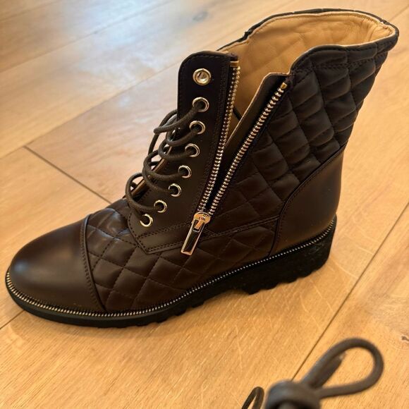 Ron White
Tiffany Boots 37 1/2 - Picture 6 of 13